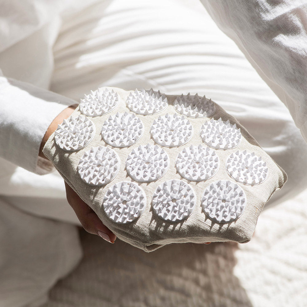 Acupressure Mitt Natural with White Spike 20x18cm