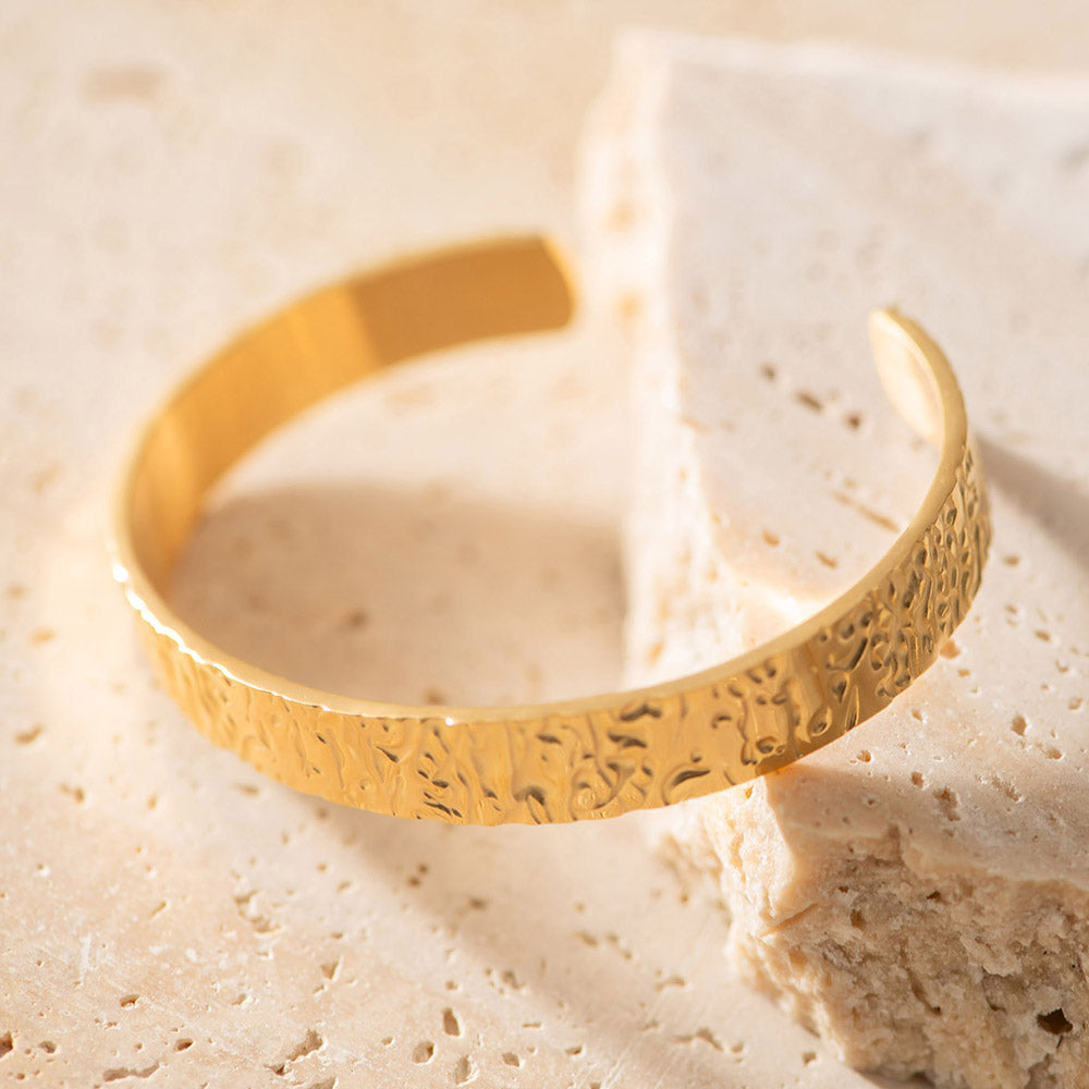 Bangle Hammered Texture Gold Plated