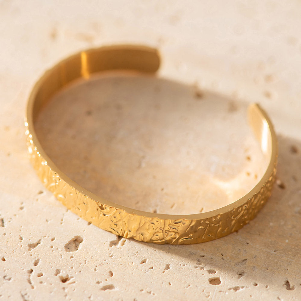 Bangle Hammered Texture Gold Plated