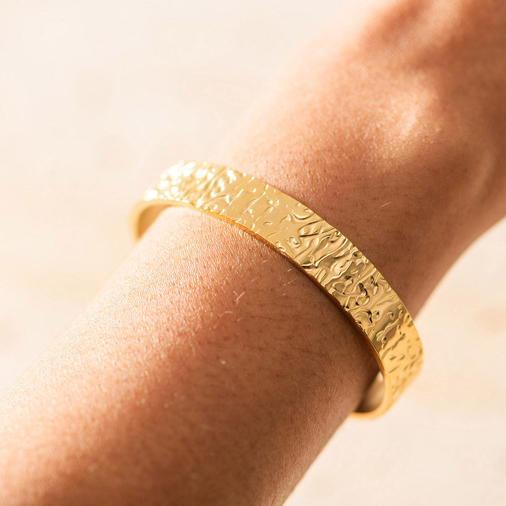 Bangle Hammered Texture Gold Plated