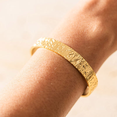 Bangle Hammered Texture Gold Plated